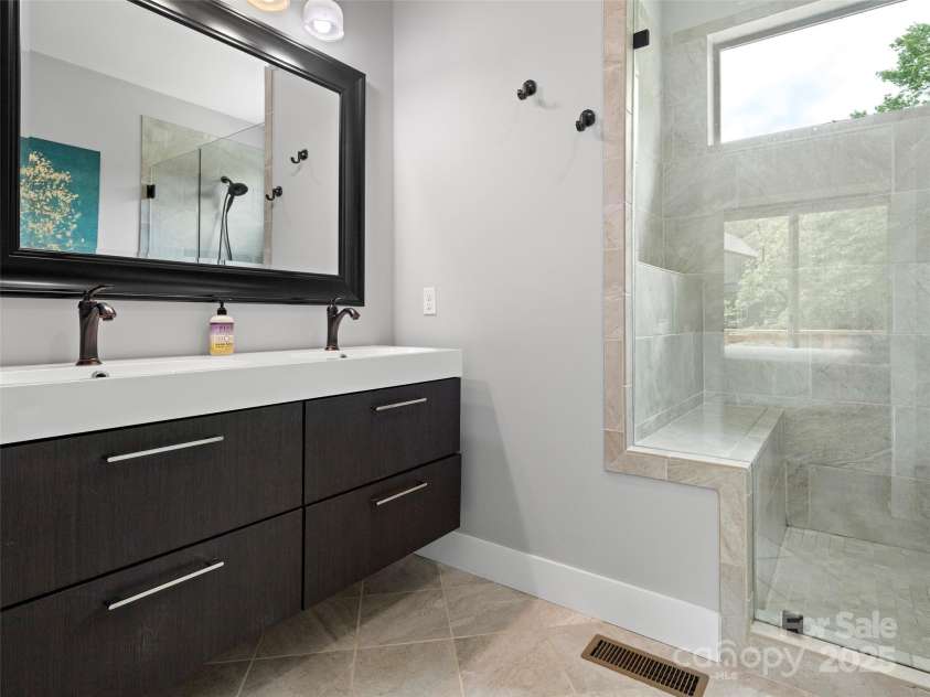 236 Sand Hill Road, Asheville, NC 28806.  MLS# CAR4258123, YatesRealty ID 22122. 