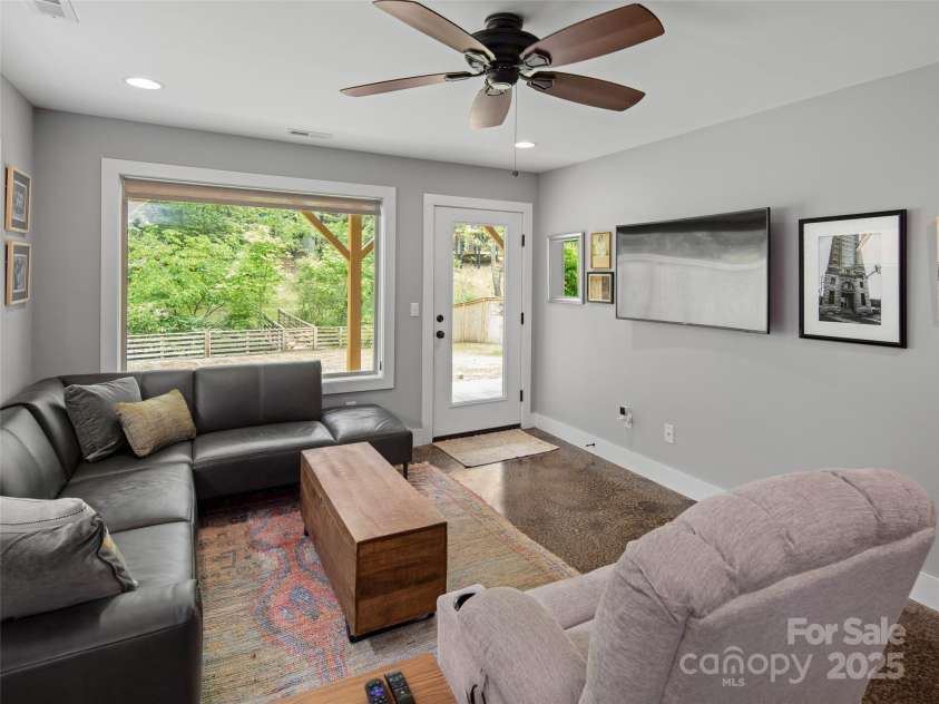 236 Sand Hill Road, Asheville, NC 28806.  MLS# CAR4258123, YatesRealty ID 22122. 