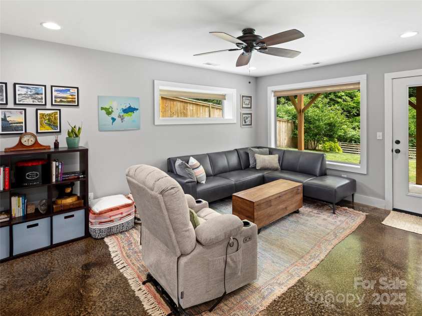 236 Sand Hill Road, Asheville, NC 28806.  MLS# CAR4258123, YatesRealty ID 22122. 