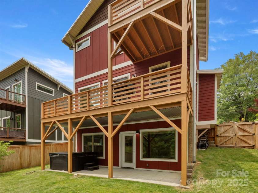 236 Sand Hill Road, Asheville, NC 28806.  MLS# CAR4258123, YatesRealty ID 22122. 