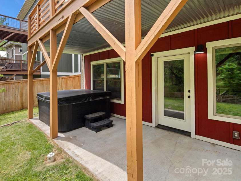 236 Sand Hill Road, Asheville, NC 28806.  MLS# CAR4258123, YatesRealty ID 22122. 