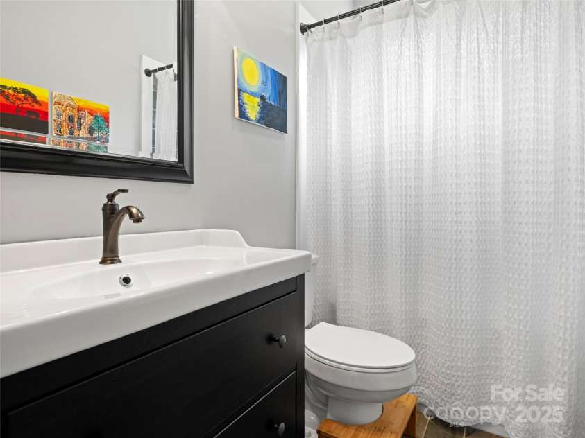 236 Sand Hill Road, Asheville, NC 28806.  MLS# CAR4258123, YatesRealty ID 22122. 