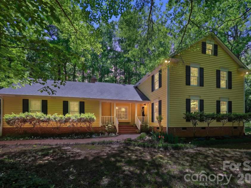 109 Fairway Drive, Fort Mill, SC 29715.  MLS# CAR4375161, YatesRealty ID 22123. 