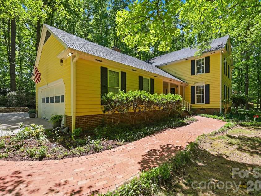 109 Fairway Drive, Fort Mill, SC 29715.  MLS# CAR4375161, YatesRealty ID 22123. 