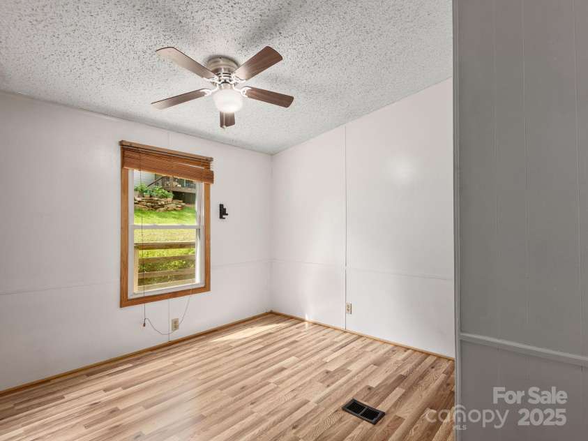 32 Lake Eden Circle, Black Mountain, NC 28711.  MLS# CAR4264861, YatesRealty ID 22123. Bedroom #2