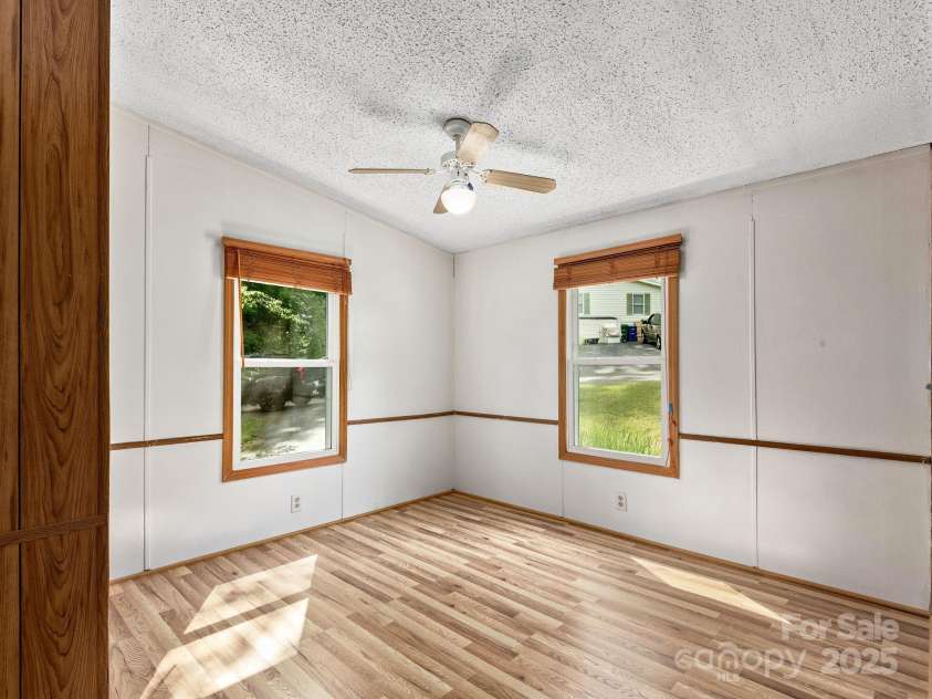 32 Lake Eden Circle, Black Mountain, NC 28711.  MLS# CAR4264861, YatesRealty ID 22123. Bedroom #3