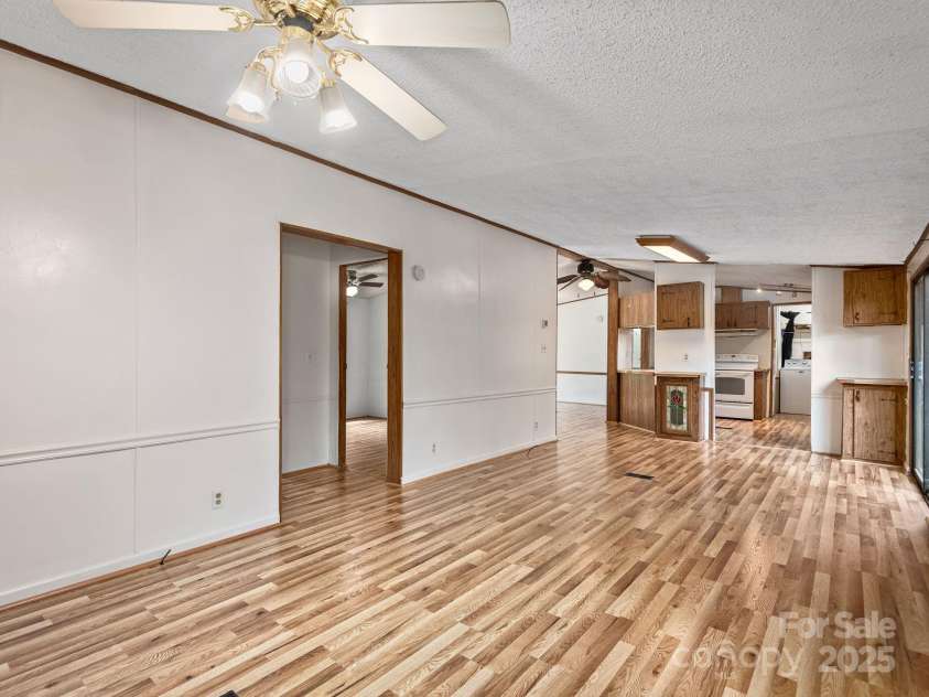 32 Lake Eden Circle, Black Mountain, NC 28711.  MLS# CAR4264861, YatesRealty ID 22123. Open concept living with the split bedroom floor plan