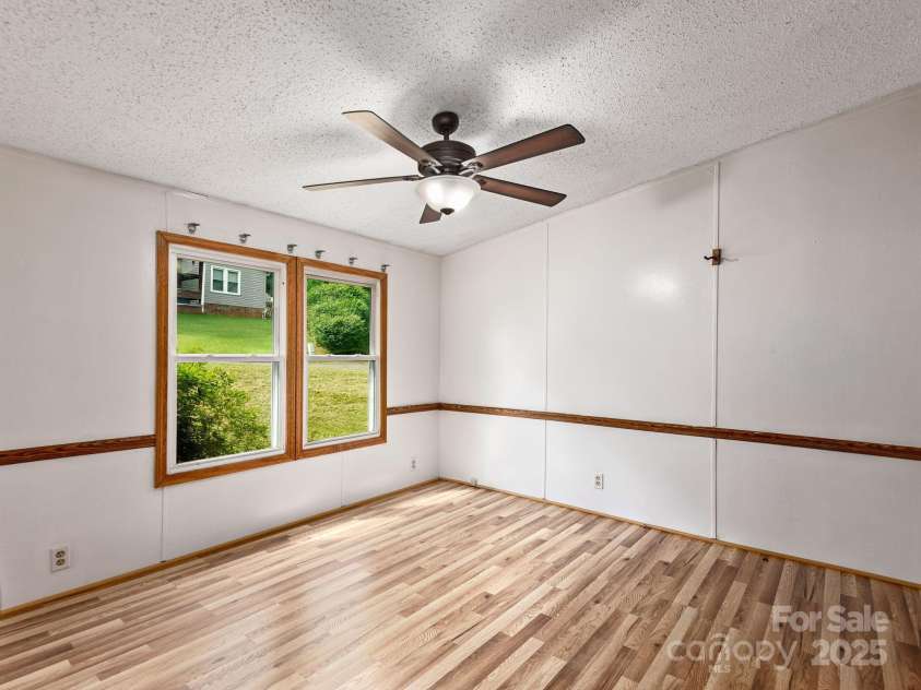 32 Lake Eden Circle, Black Mountain, NC 28711.  MLS# CAR4264861, YatesRealty ID 22123. Primary Bedroom
