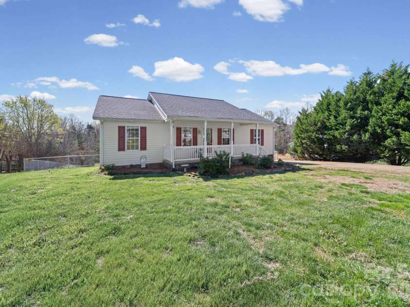 1024 Daniel Drive, Stanley, NC 28164.  MLS# CAR4368442, YatesRealty ID 22124. 