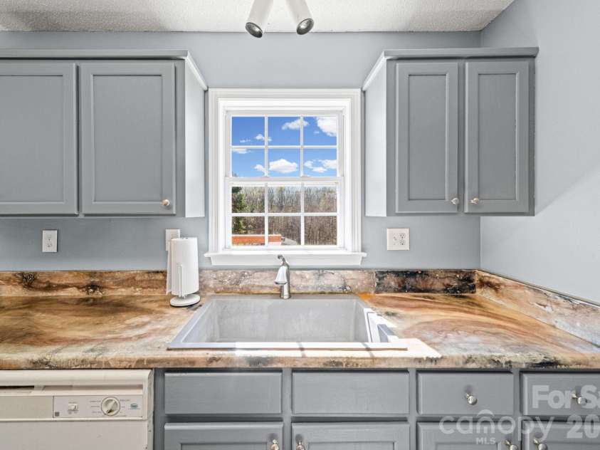 1024 Daniel Drive, Stanley, NC 28164.  MLS# CAR4368442, YatesRealty ID 22124. 