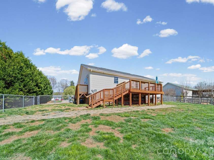 1024 Daniel Drive, Stanley, NC 28164.  MLS# CAR4368442, YatesRealty ID 22124. 