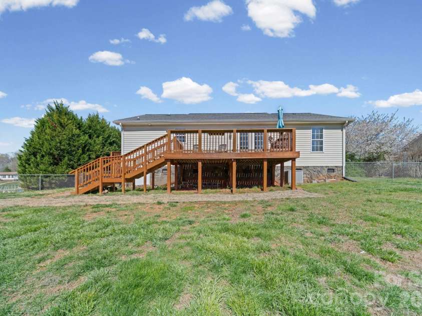 1024 Daniel Drive, Stanley, NC 28164.  MLS# CAR4368442, YatesRealty ID 22124. 