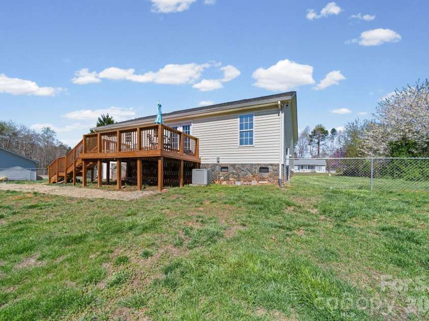 1024 Daniel Drive, Stanley, NC 28164.  MLS# CAR4368442, YatesRealty ID 22124. 