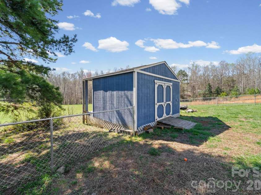 1024 Daniel Drive, Stanley, NC 28164.  MLS# CAR4368442, YatesRealty ID 22124. 