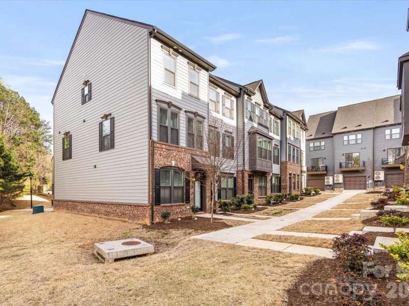 425 Tristram Lane, Charlotte, NC 28205.  MLS# CAR4353124, YatesRealty ID 22125. 