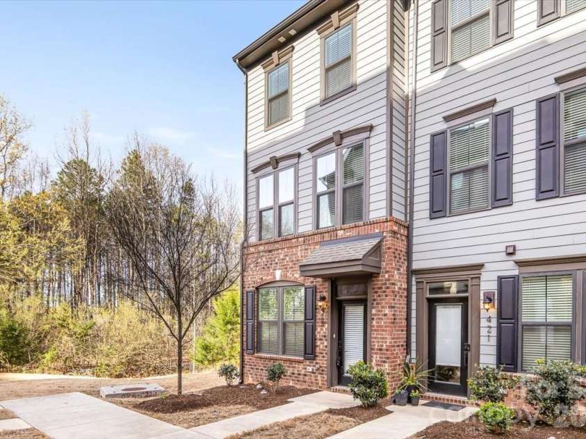 425 Tristram Lane, Charlotte, NC 28205.  MLS# CAR4353124, YatesRealty ID 22125. 