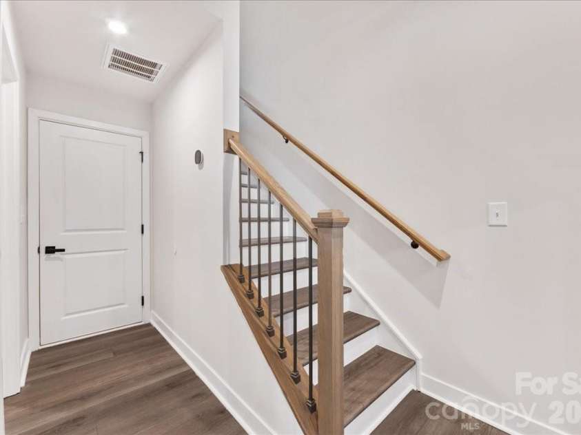 425 Tristram Lane, Charlotte, NC 28205.  MLS# CAR4353124, YatesRealty ID 22125. 