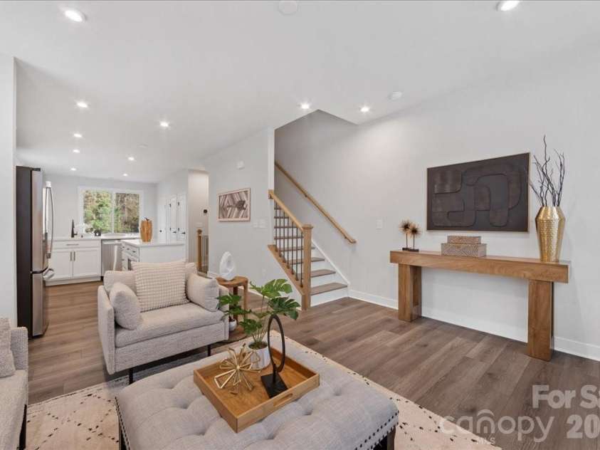 425 Tristram Lane, Charlotte, NC 28205.  MLS# CAR4353124, YatesRealty ID 22125. 