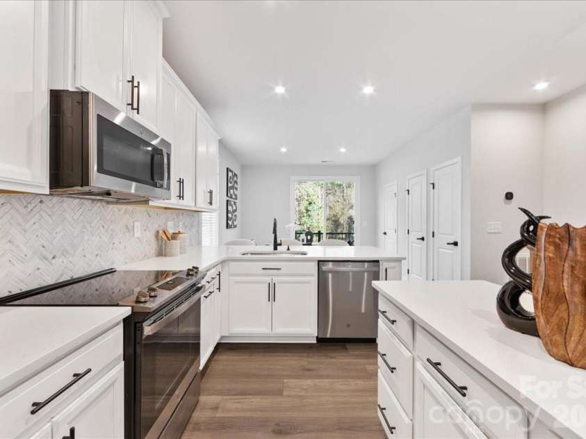 425 Tristram Lane, Charlotte, NC 28205.  MLS# CAR4353124, YatesRealty ID 22125. 