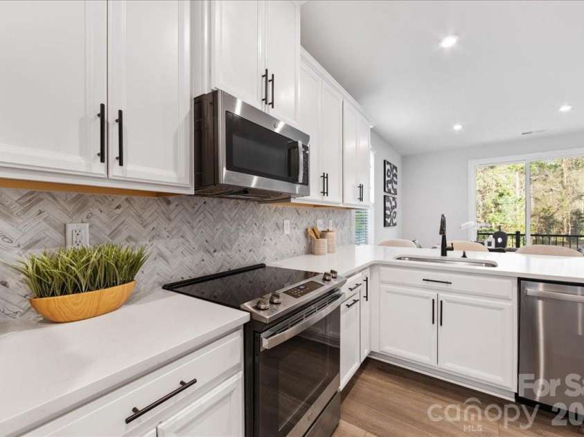 425 Tristram Lane, Charlotte, NC 28205.  MLS# CAR4353124, YatesRealty ID 22125. 
