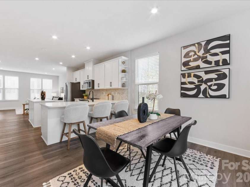 425 Tristram Lane, Charlotte, NC 28205.  MLS# CAR4353124, YatesRealty ID 22125. 