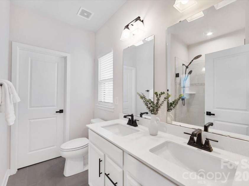 425 Tristram Lane, Charlotte, NC 28205.  MLS# CAR4353124, YatesRealty ID 22125. 