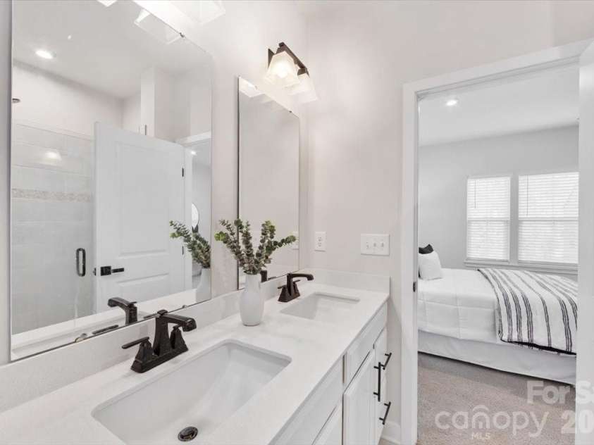 425 Tristram Lane, Charlotte, NC 28205.  MLS# CAR4353124, YatesRealty ID 22125. 