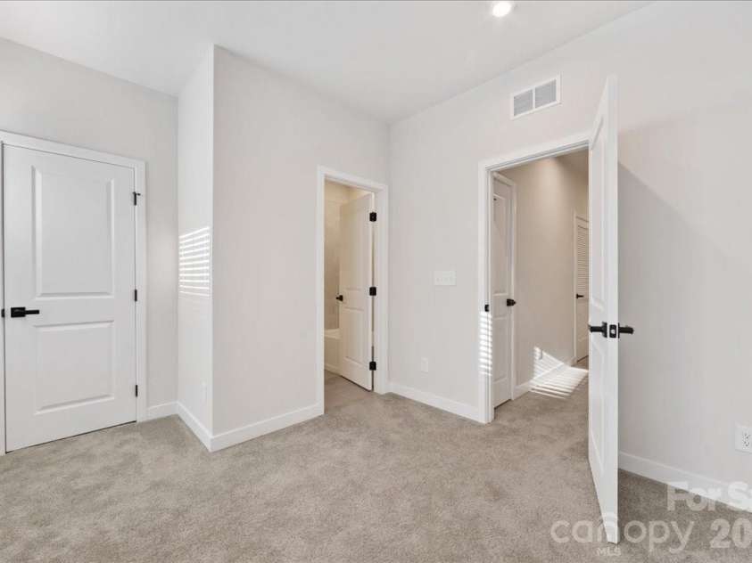 425 Tristram Lane, Charlotte, NC 28205.  MLS# CAR4353124, YatesRealty ID 22125. 