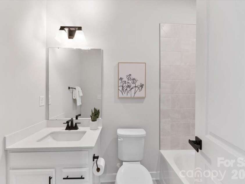 425 Tristram Lane, Charlotte, NC 28205.  MLS# CAR4353124, YatesRealty ID 22125. 