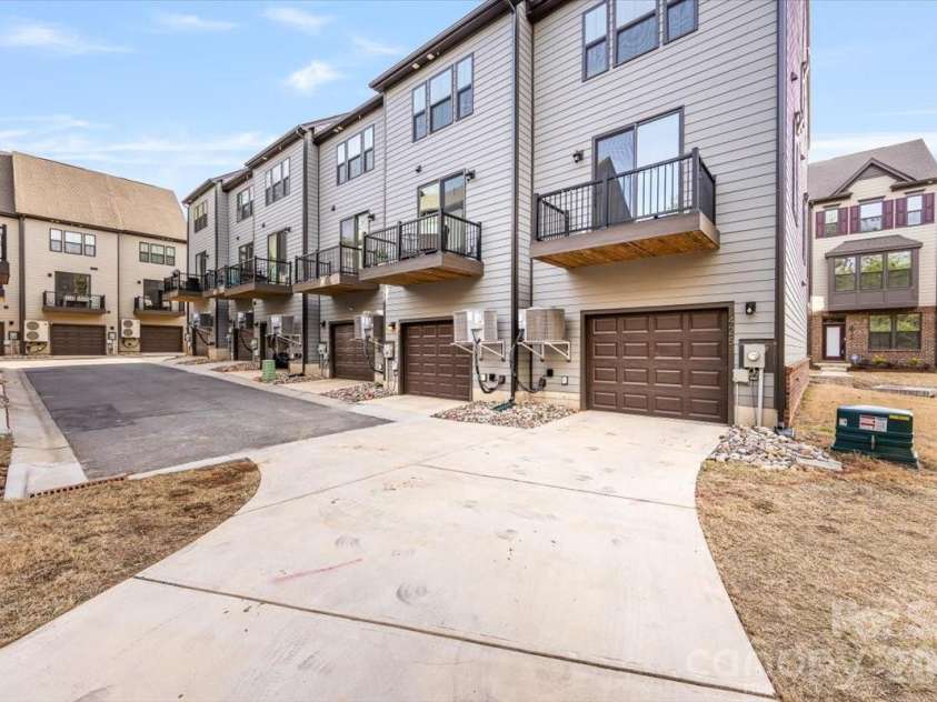 425 Tristram Lane, Charlotte, NC 28205.  MLS# CAR4353124, YatesRealty ID 22125. 
