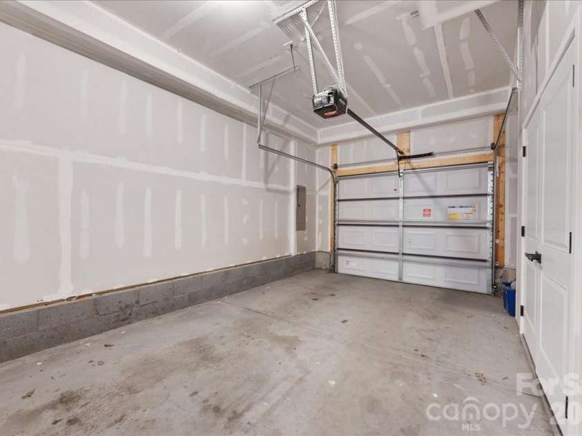 425 Tristram Lane, Charlotte, NC 28205.  MLS# CAR4353124, YatesRealty ID 22125. 