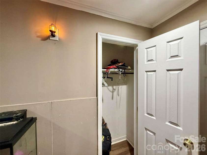 2607 Crescent Lane, Gastonia, NC 28052.  MLS# CAR4382323, YatesRealty ID 22126. 