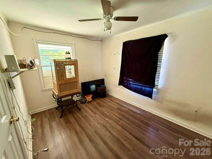 2607 Crescent Lane, Gastonia, NC 28052.  MLS# CAR4382323, YatesRealty ID 22126. 