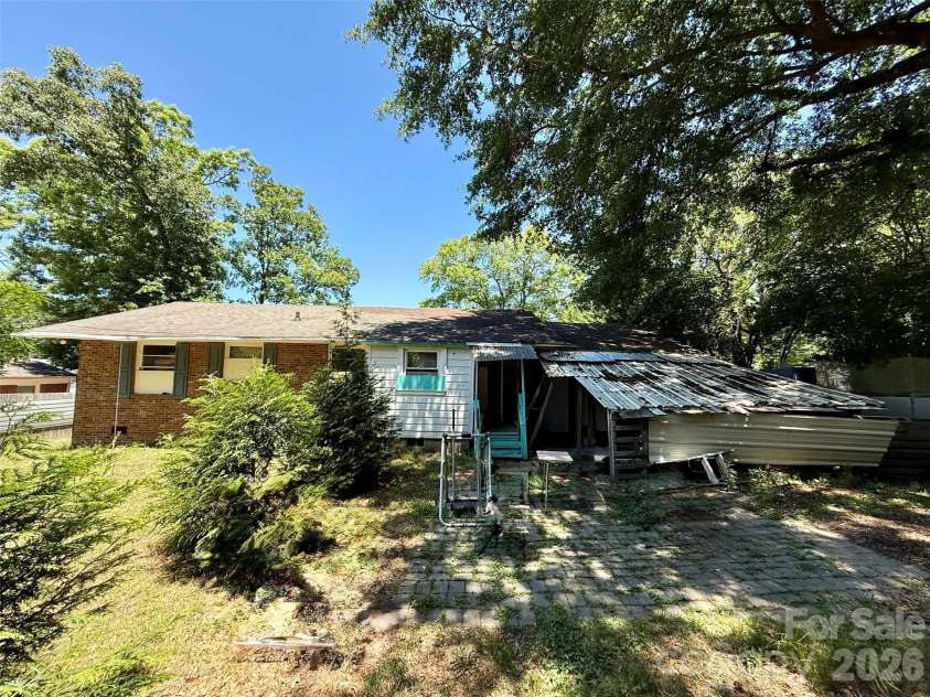 2607 Crescent Lane, Gastonia, NC 28052.  MLS# CAR4382323, YatesRealty ID 22126. 