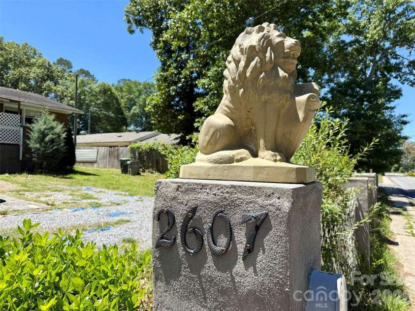 2607 Crescent Lane, Gastonia, NC 28052.  MLS# CAR4382323, YatesRealty ID 22126. 