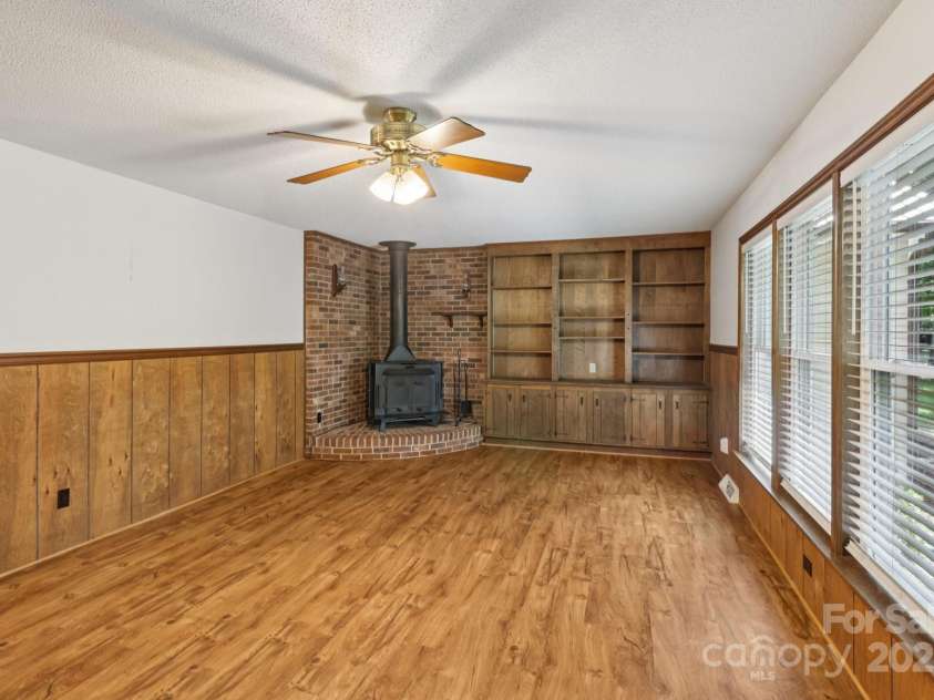 119 Legacy Lane, Harmony, NC 28634.  MLS# CAR4294206, YatesRealty ID 22127. Built in shelves and cupboards