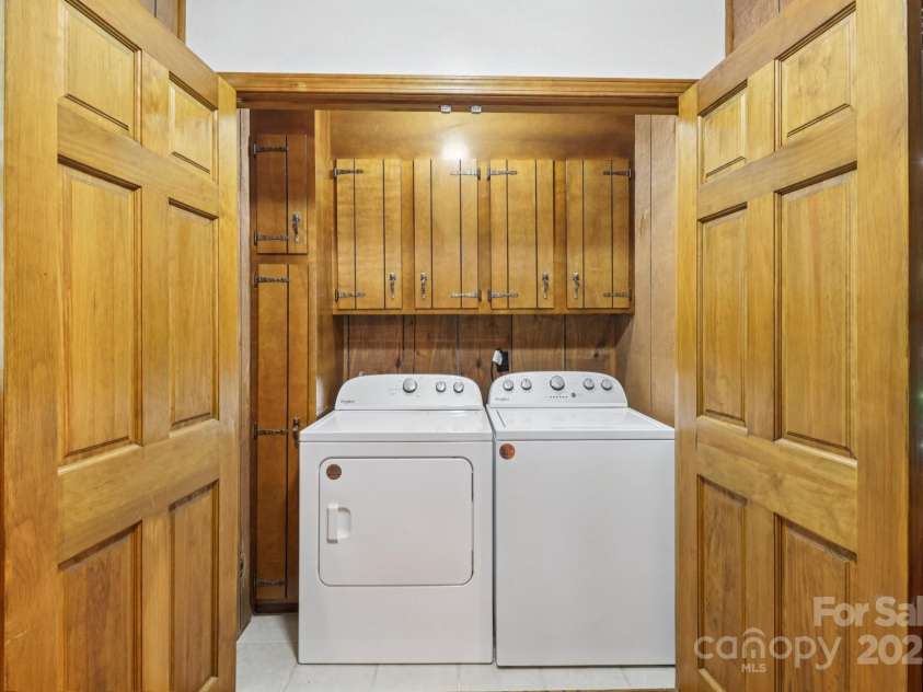119 Legacy Lane, Harmony, NC 28634.  MLS# CAR4294206, YatesRealty ID 22127. Laundry closet located off the kitchen