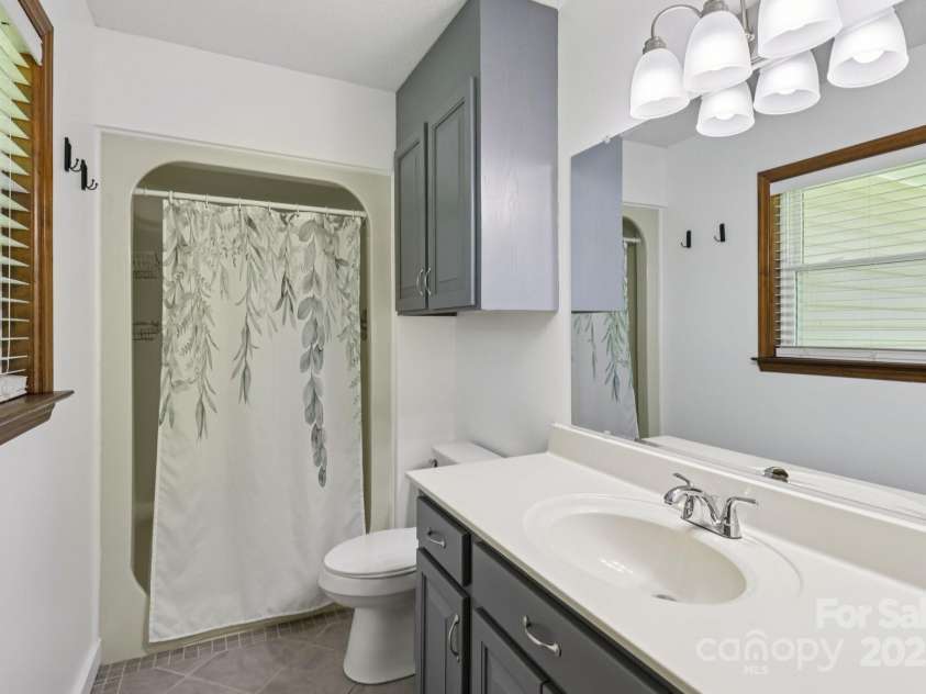 119 Legacy Lane, Harmony, NC 28634.  MLS# CAR4294206, YatesRealty ID 22127. Primary bathroom