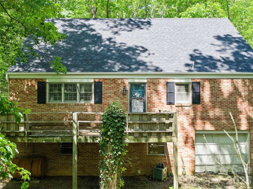 639 Hunter Street, Burnsville, NC 28714.  MLS# CAR4379449, YatesRealty ID 22128. 