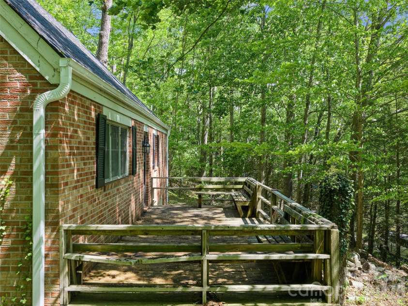 639 Hunter Street, Burnsville, NC 28714.  MLS# CAR4379449, YatesRealty ID 22128. 