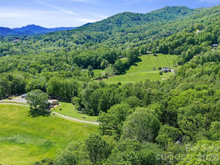 639 Hunter Street, Burnsville, NC 28714.  MLS# CAR4379449, YatesRealty ID 22128. 