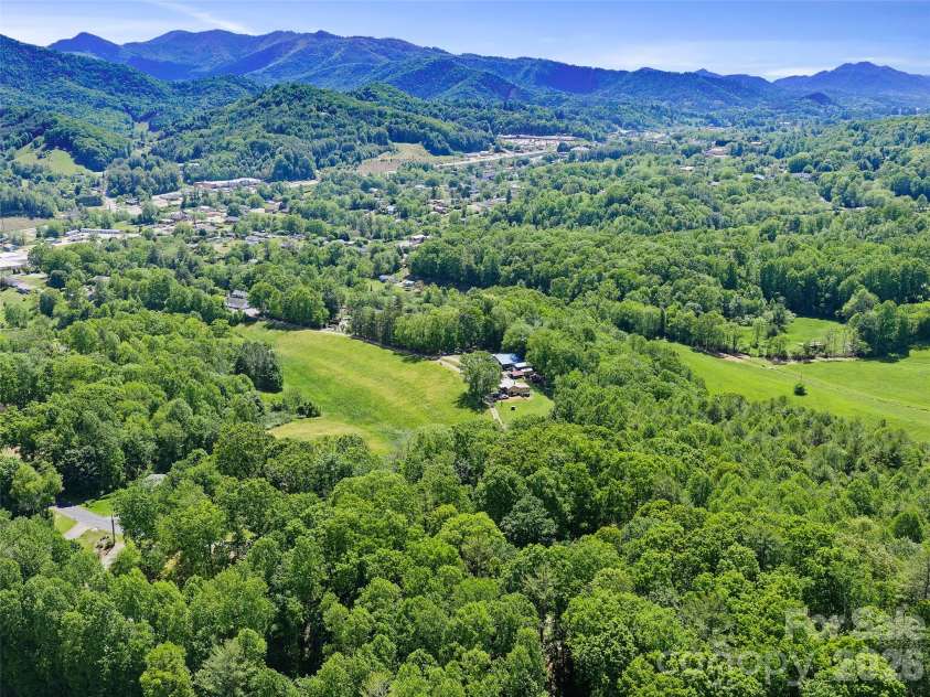 639 Hunter Street, Burnsville, NC 28714.  MLS# CAR4379449, YatesRealty ID 22128. 