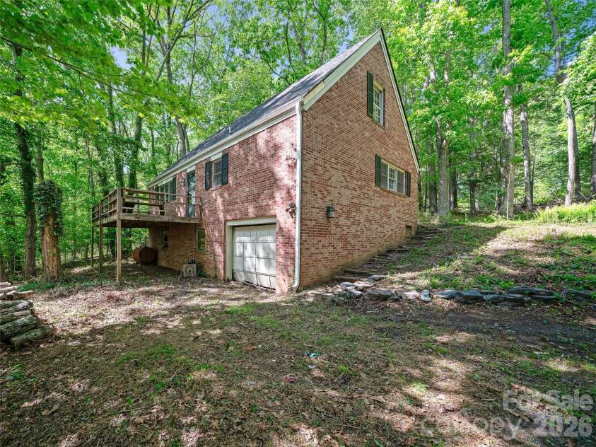 639 Hunter Street, Burnsville, NC 28714.  MLS# CAR4379449, YatesRealty ID 22128. 