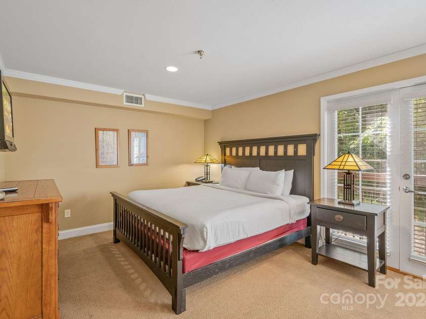 201 Bowling Park Road, Asheville, NC 28803.  MLS# CAR4170277, YatesRealty ID 2213. Primary Bedroom