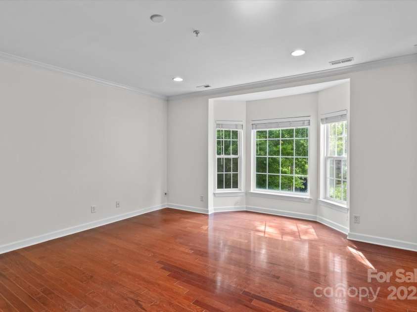 1530 Church Street, Charlotte, NC 28203.  MLS# CAR4259116, YatesRealty ID 22130. Gleaming hardwood floors and fresh paint throughout the living areas