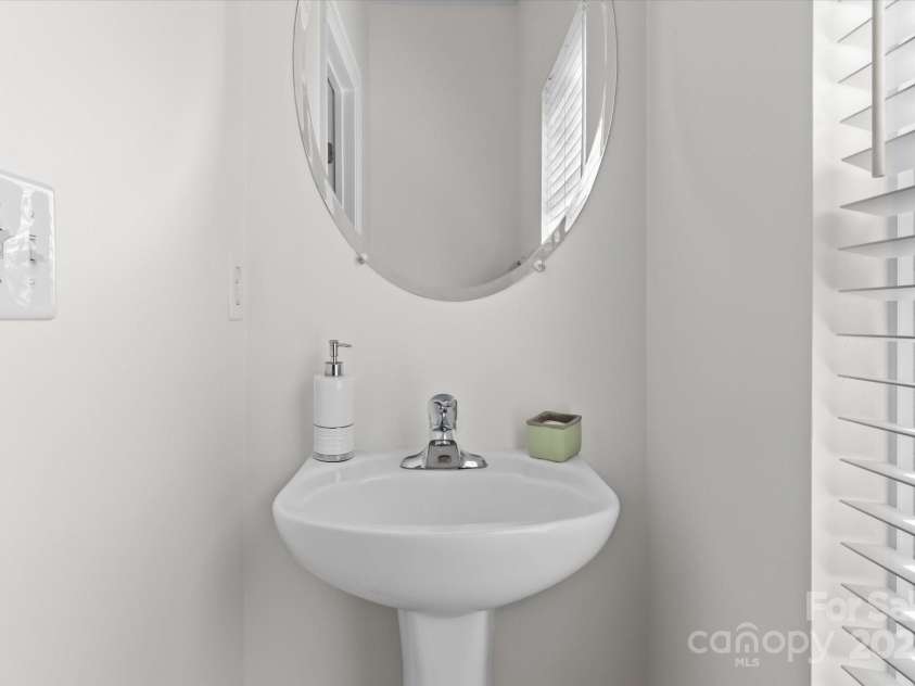 1530 Church Street, Charlotte, NC 28203.  MLS# CAR4259116, YatesRealty ID 22130. Main level powder bath.