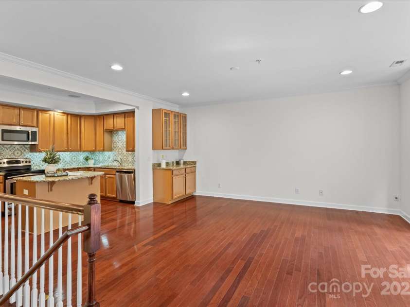 1530 Church Street, Charlotte, NC 28203.  MLS# CAR4259116, YatesRealty ID 22130. Open Living Area with tall ceilings