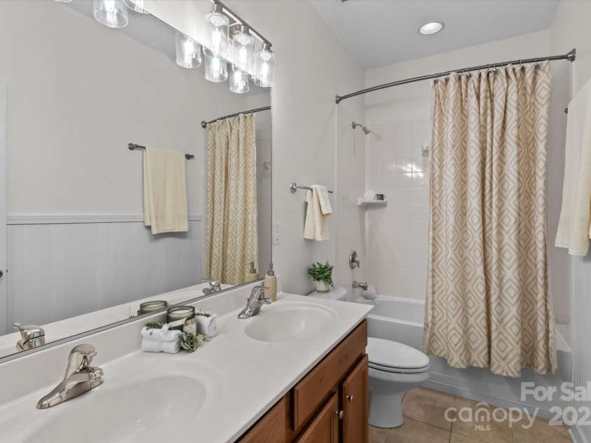 1530 Church Street, Charlotte, NC 28203.  MLS# CAR4259116, YatesRealty ID 22130. Second full bath with two vanities and shower bath.