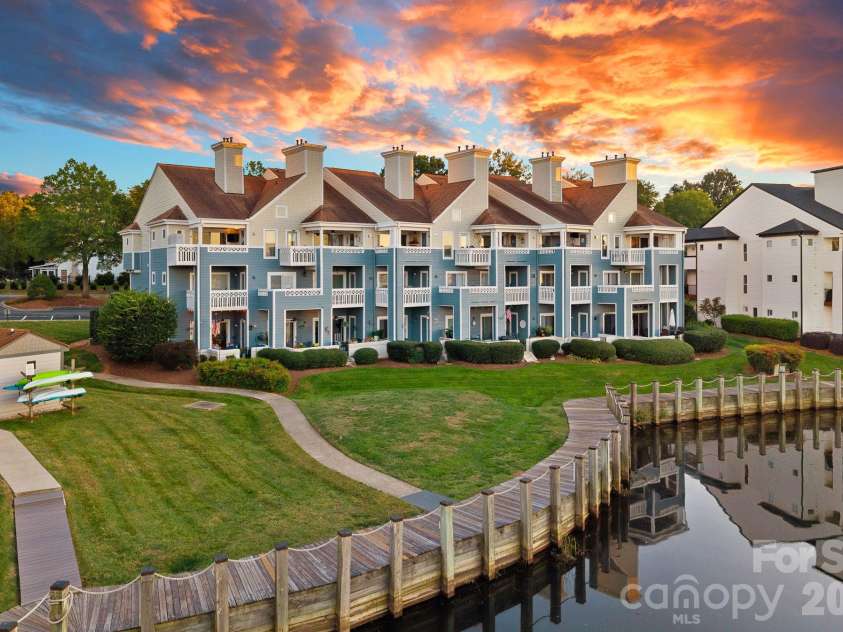 18797 Vineyard Point Lane, Cornelius, NC 28031.  MLS# CAR4434795, YatesRealty ID 22130. 