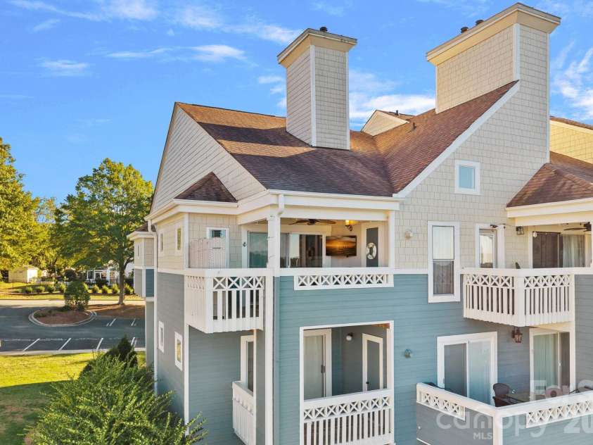 18797 Vineyard Point Lane, Cornelius, NC 28031.  MLS# CAR4434795, YatesRealty ID 22130. 